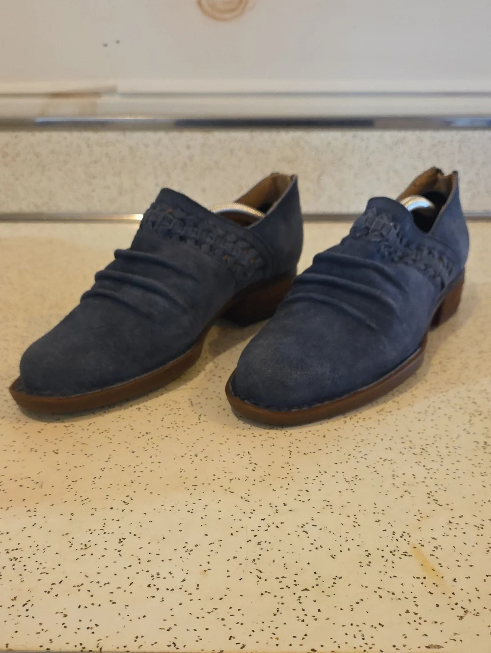 Born Women's Katharina Cristal Suede‎ Leather Low Booties Back Zip Blue 6